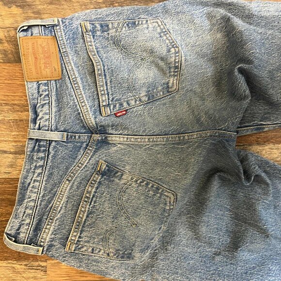 501® Original Fit Women's Jeans - Picture 2 of 8